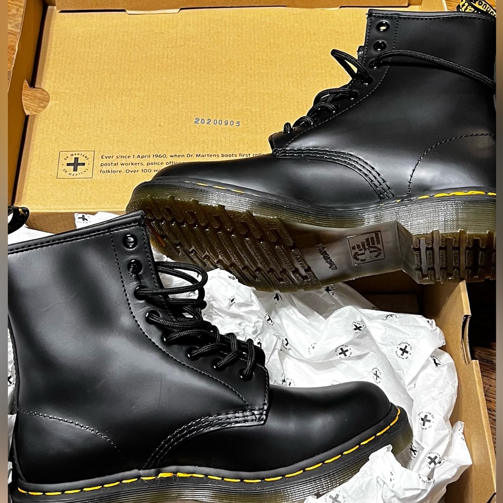Dr Martens Boots Size 8 New Never Worn